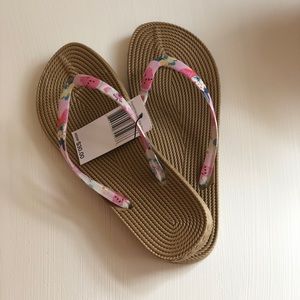 Vera Bradley sandals